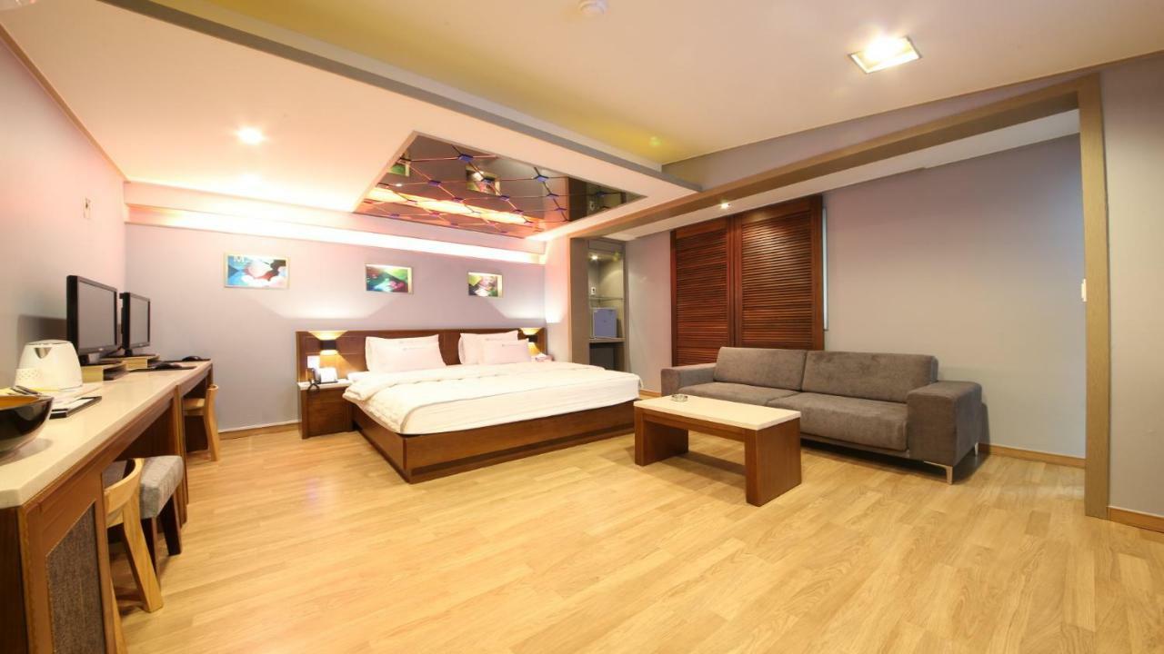 פוהאנג Hotel Palace מראה חיצוני תמונה
